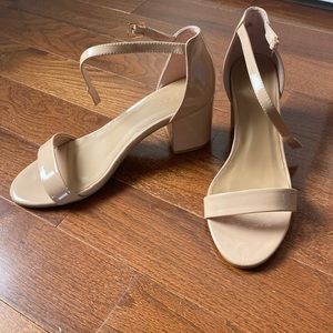 Beige thick sandals heal
